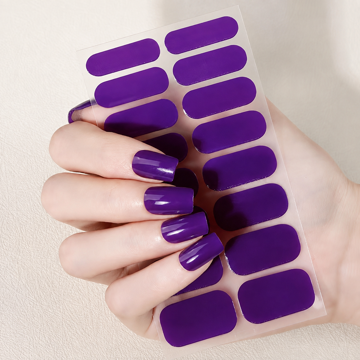 Manucure nail art prune