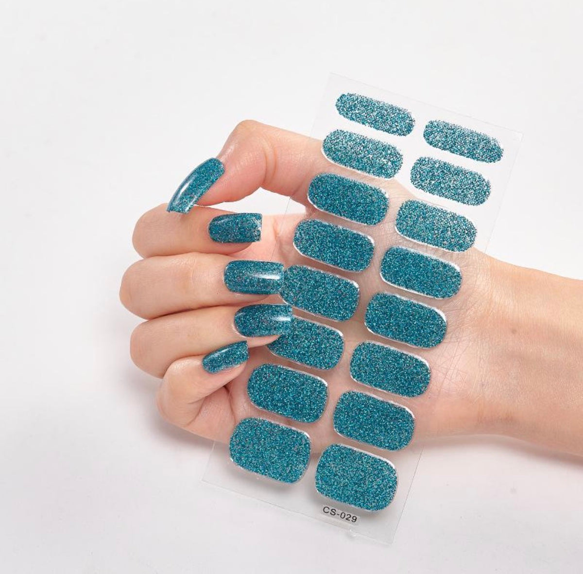Nail art bleu paill