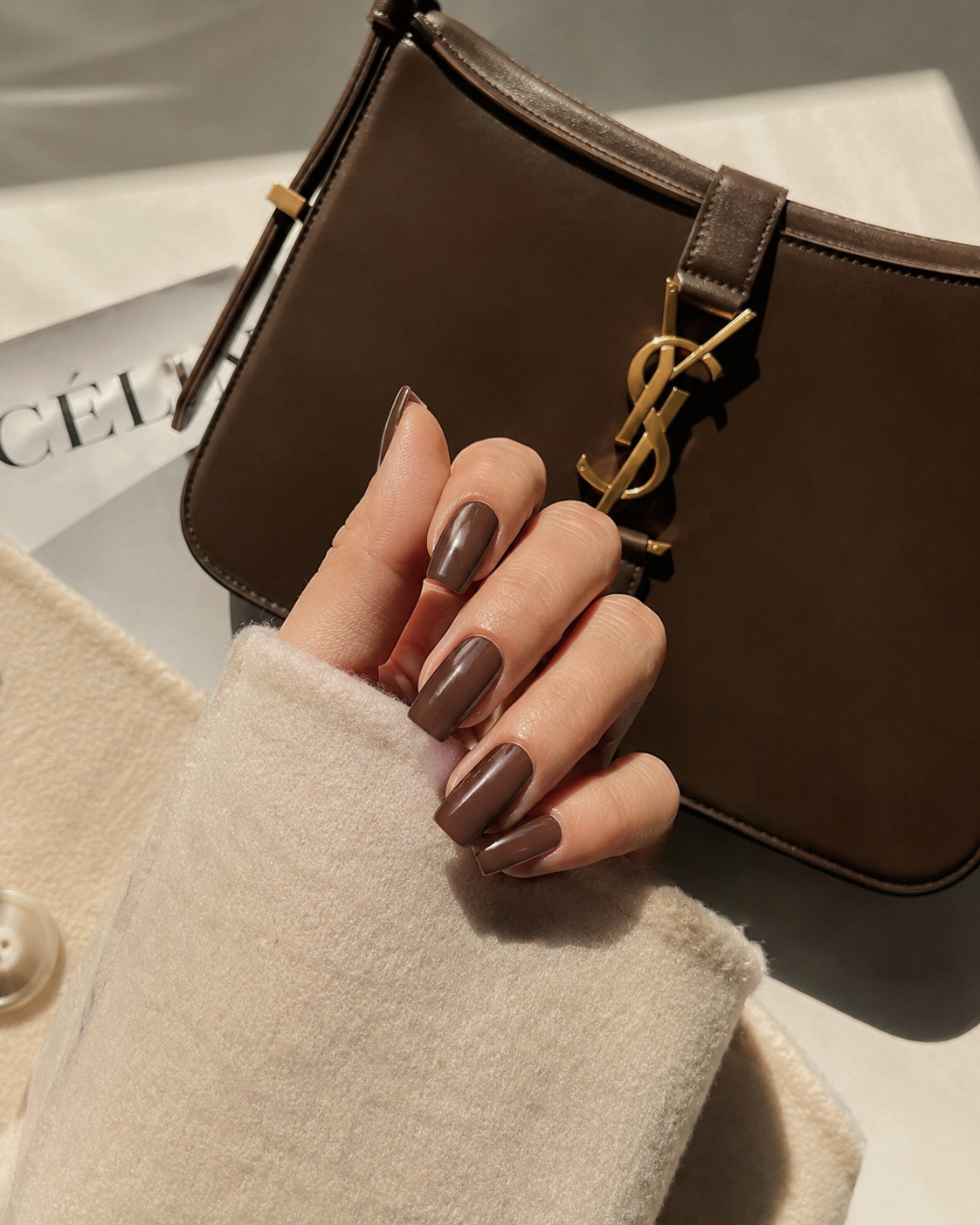 Nail patch brun