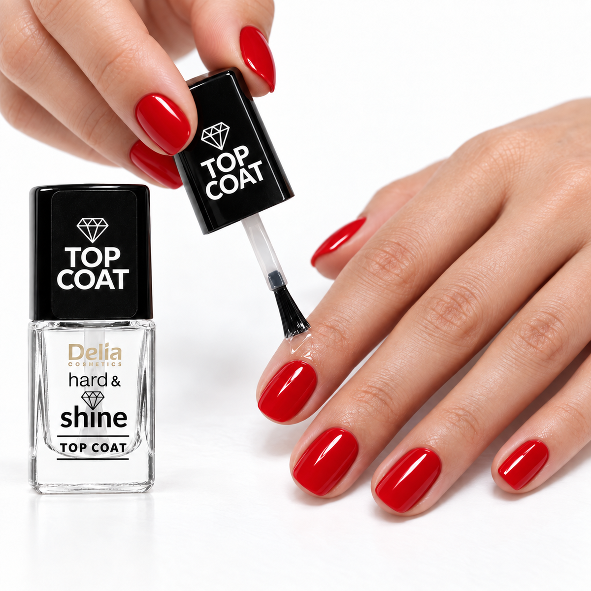     Application du top coat sans lampe sur des ongles rouges