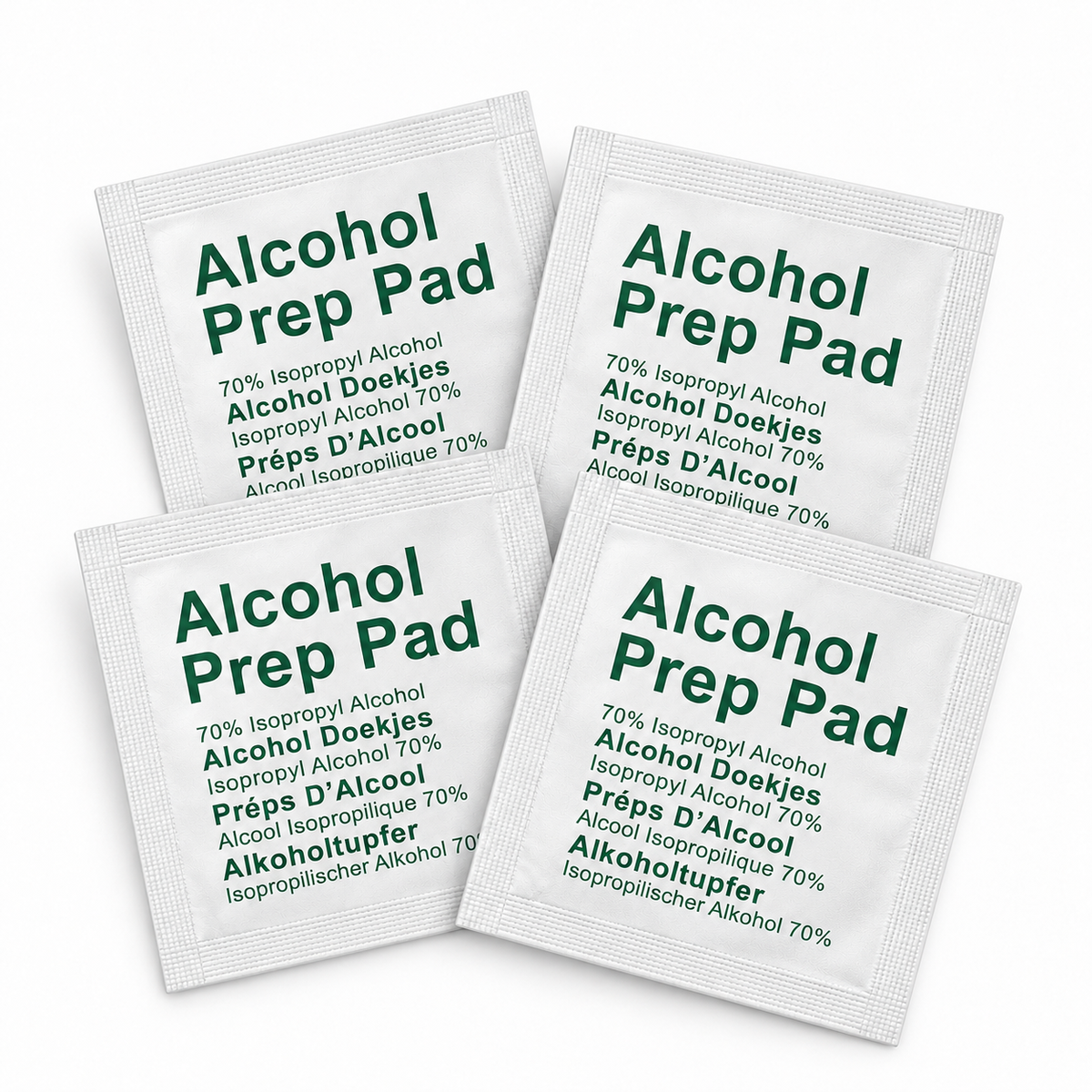 Quatre lingettes alcoolisées à 70 % pour nettoyer et préparer les ongles avant une manucure.